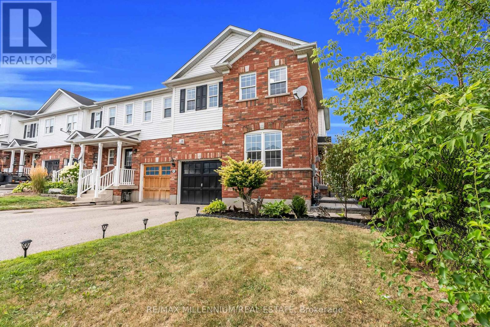 Photo 8 of 87 Bloomington Drive, Cambridge ON
