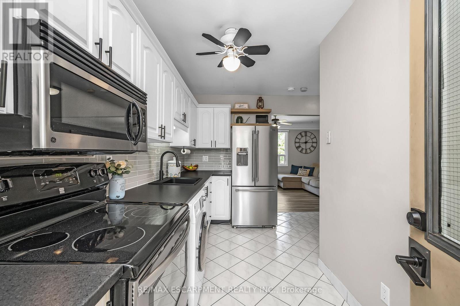 Photo 9 of 22 6 Vineland Avenue, Hamilton ON