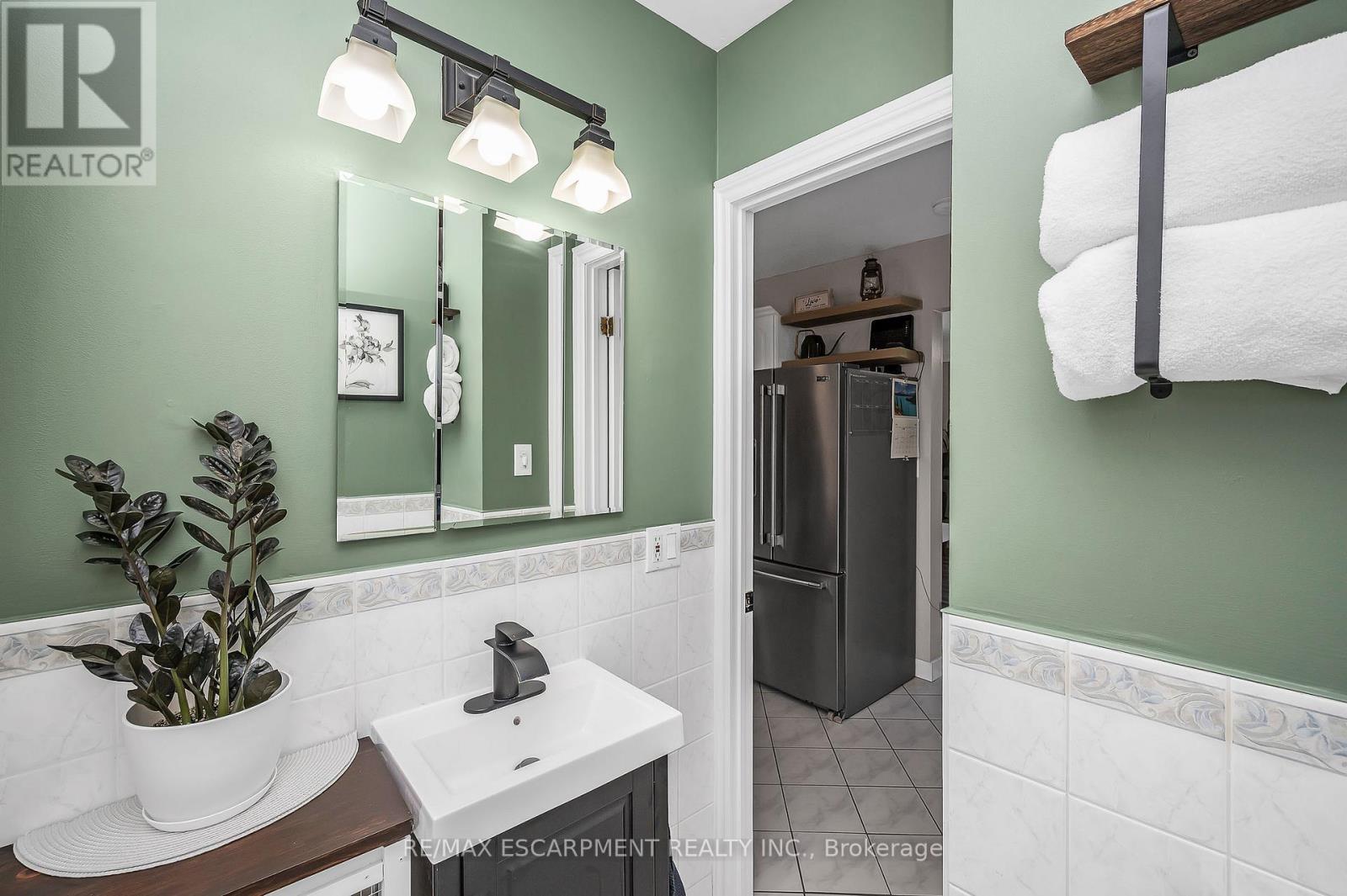 Photo 13 of 22 6 Vineland Avenue, Hamilton ON