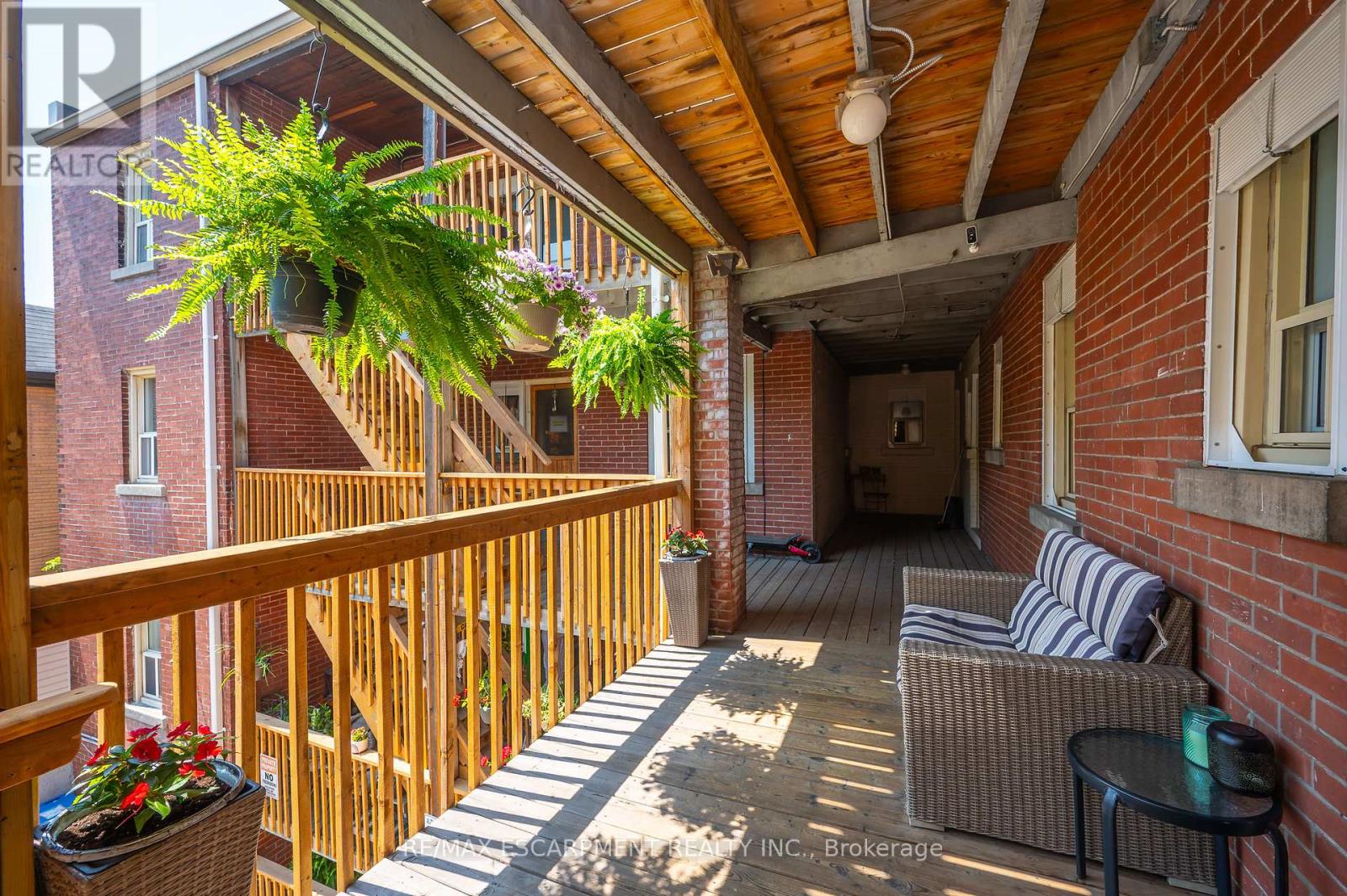 Photo 14 of 22 6 Vineland Avenue, Hamilton ON