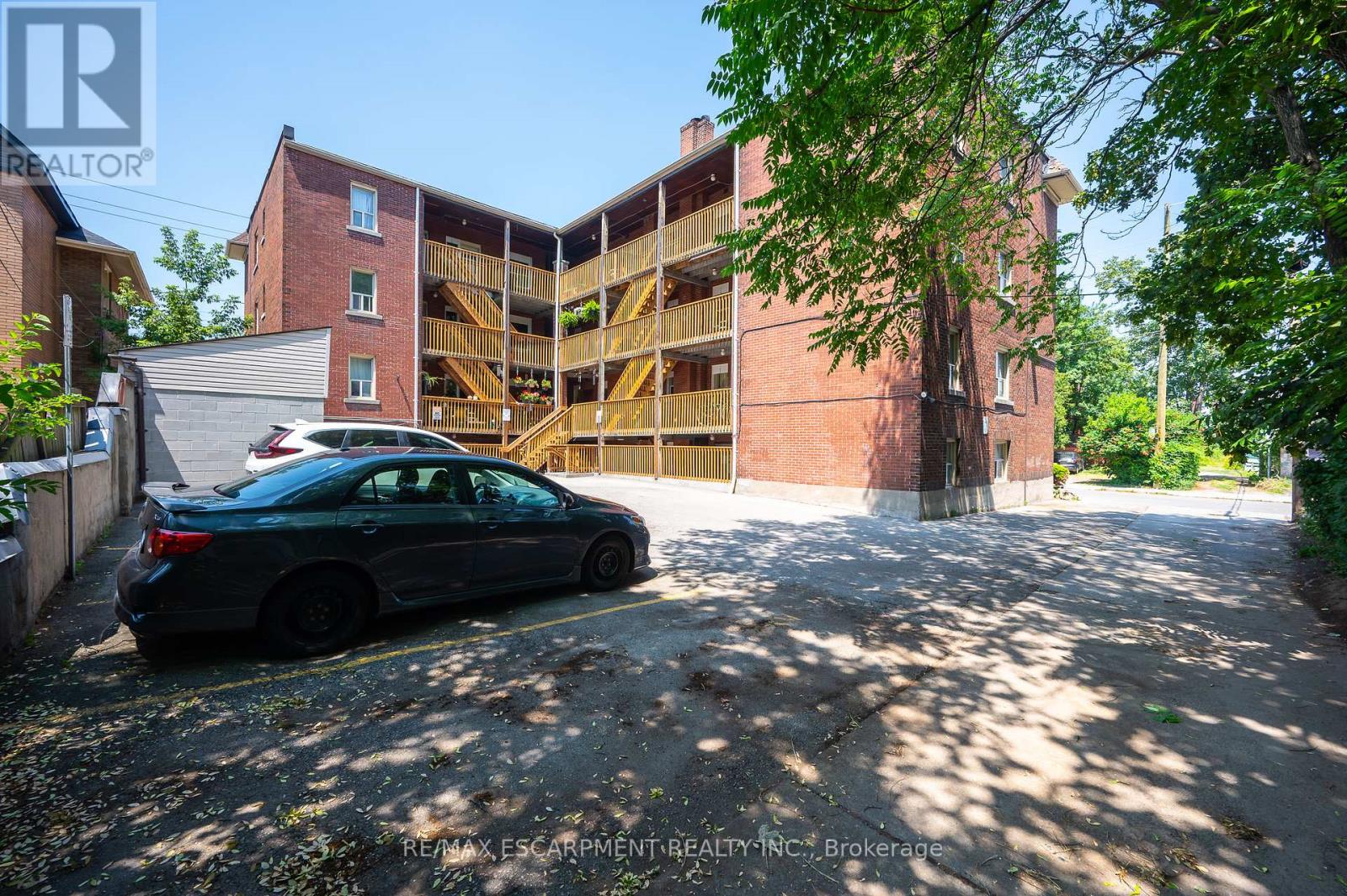 Photo 3 of 22 6 Vineland Avenue, Hamilton ON