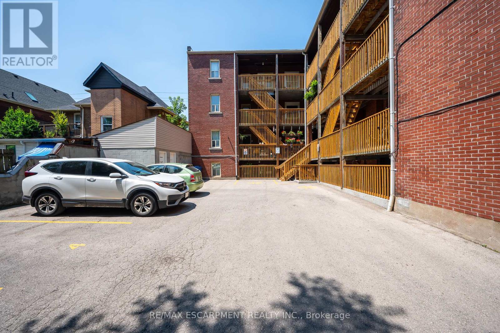 Photo 11 of 22 6 Vineland Avenue, Hamilton ON