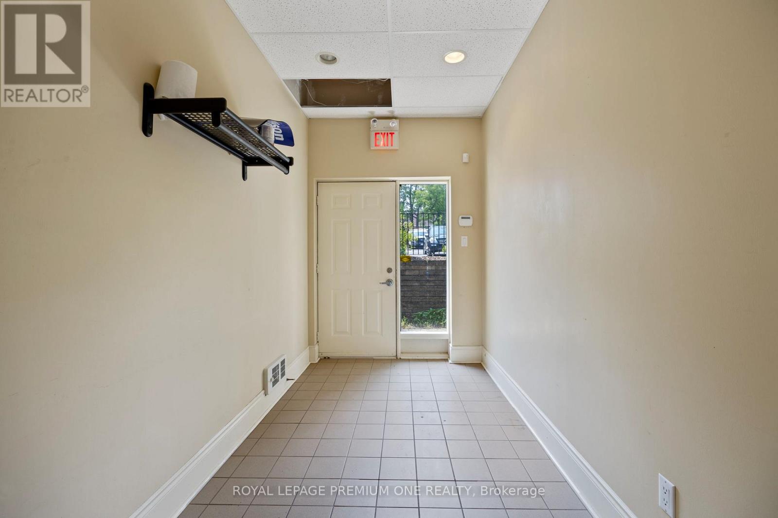 Photo 12 of 4994 King Street, Lincoln ON