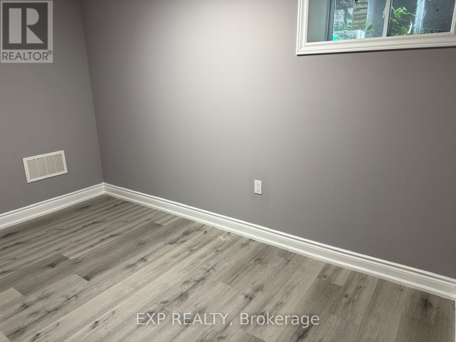Photo 7 of Main 24 Avalon Place, Hamilton ON