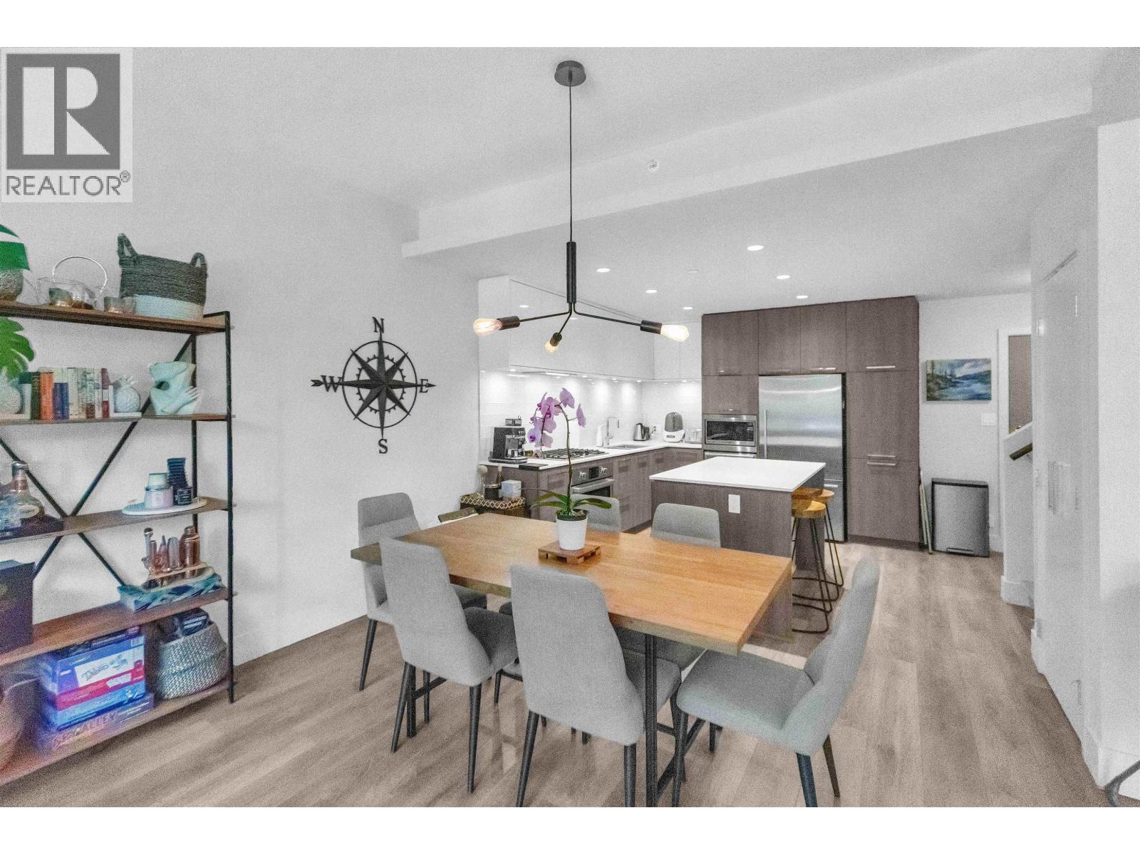 Photo 3 of 104 680 Seylynn Crescent, North Vancouver BC