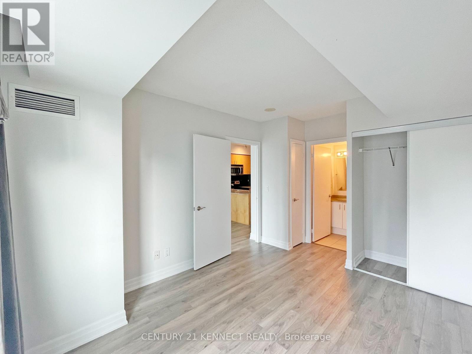 Photo 15 of 1305 8 Scollard Street, Toronto ON