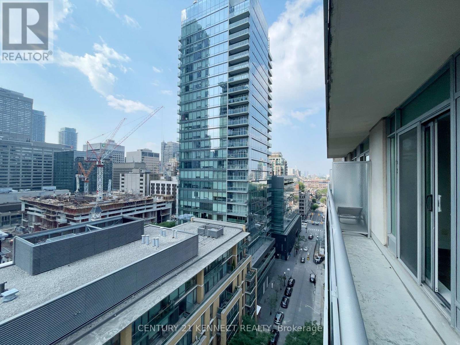 Photo 3 of 1305 8 Scollard Street, Toronto ON