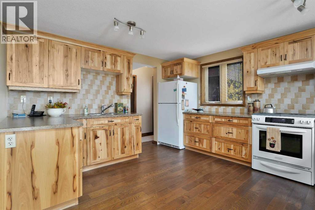 Photo 34 of 133 Birchcliff Road, Birchcliff AB