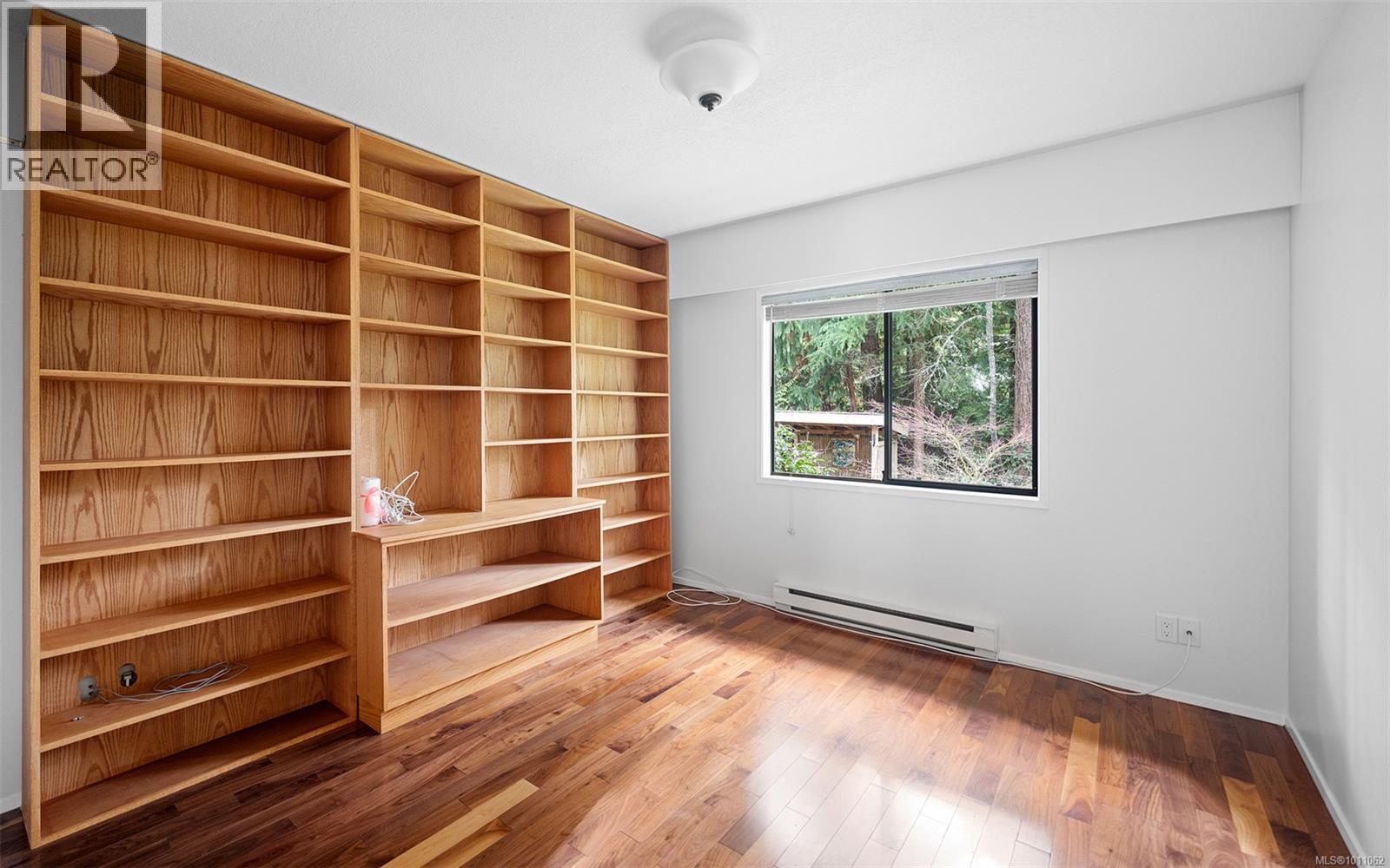 Photo 6 of 1075 Quailwood Pl, Saanich BC