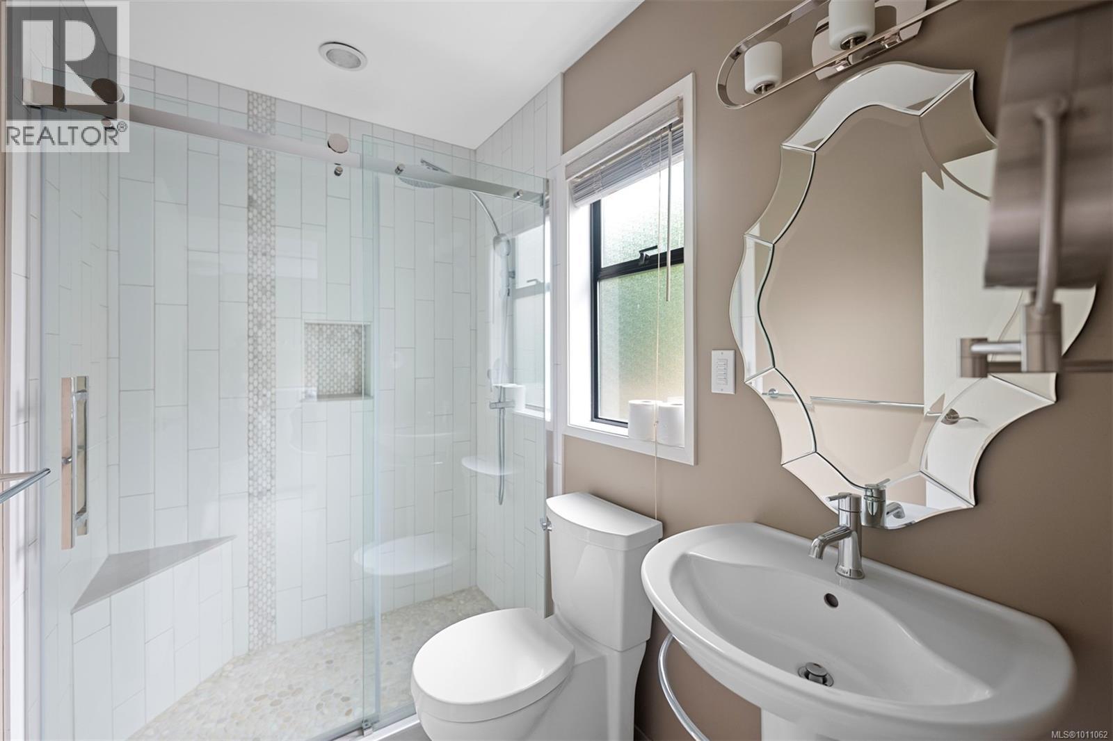 Photo 30 of 1075 Quailwood Pl, Saanich BC