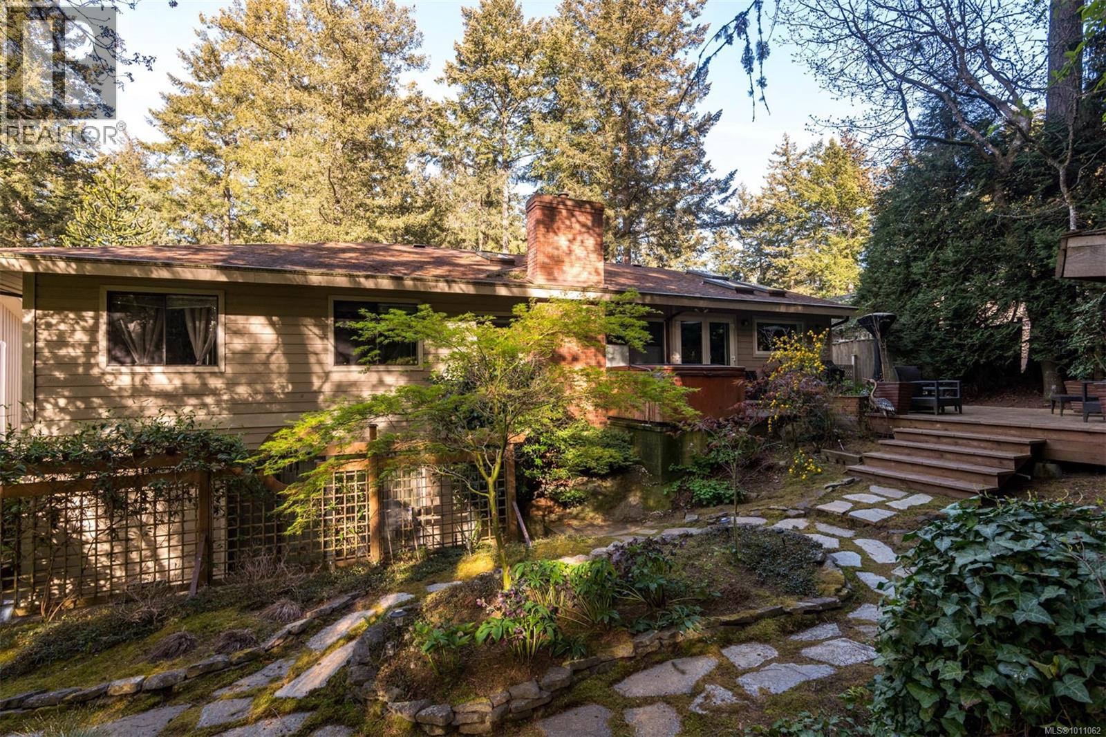 Photo 23 of 1075 Quailwood Pl, Saanich BC