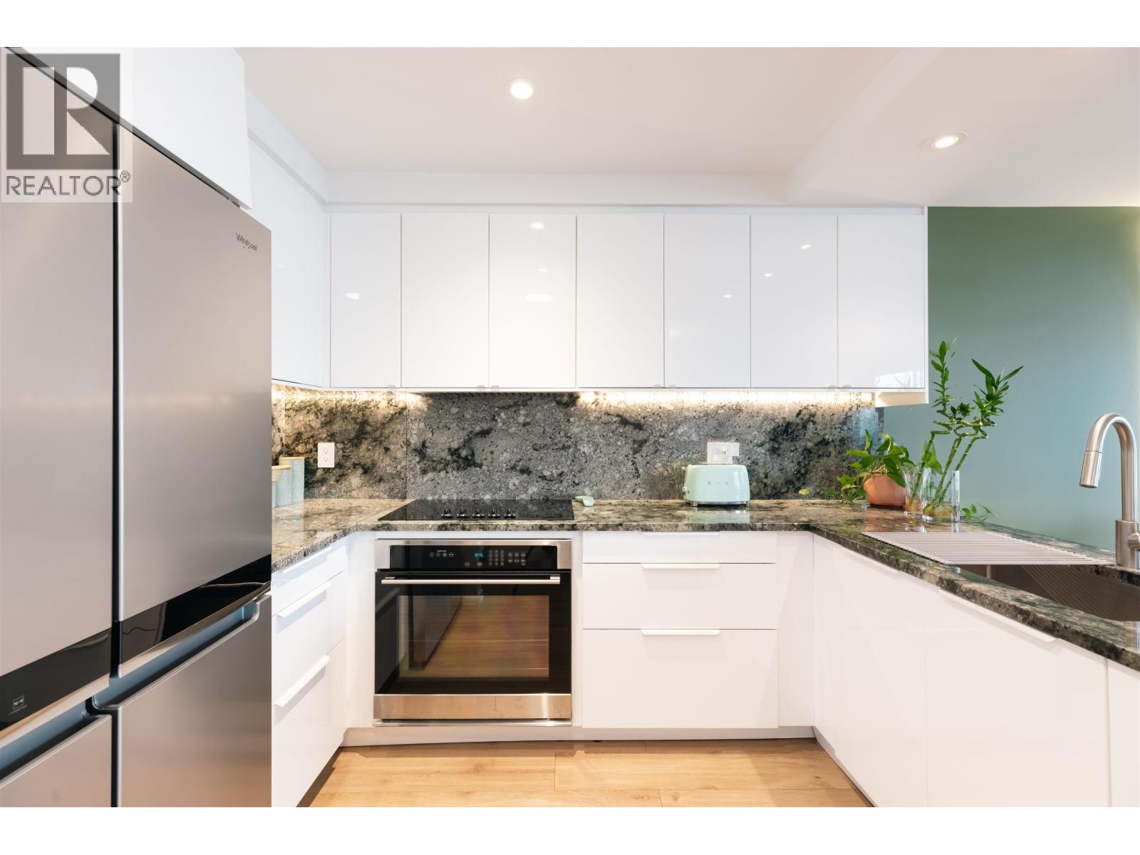 Photo 9 of 705 444 Lonsdale Avenue, North Vancouver BC