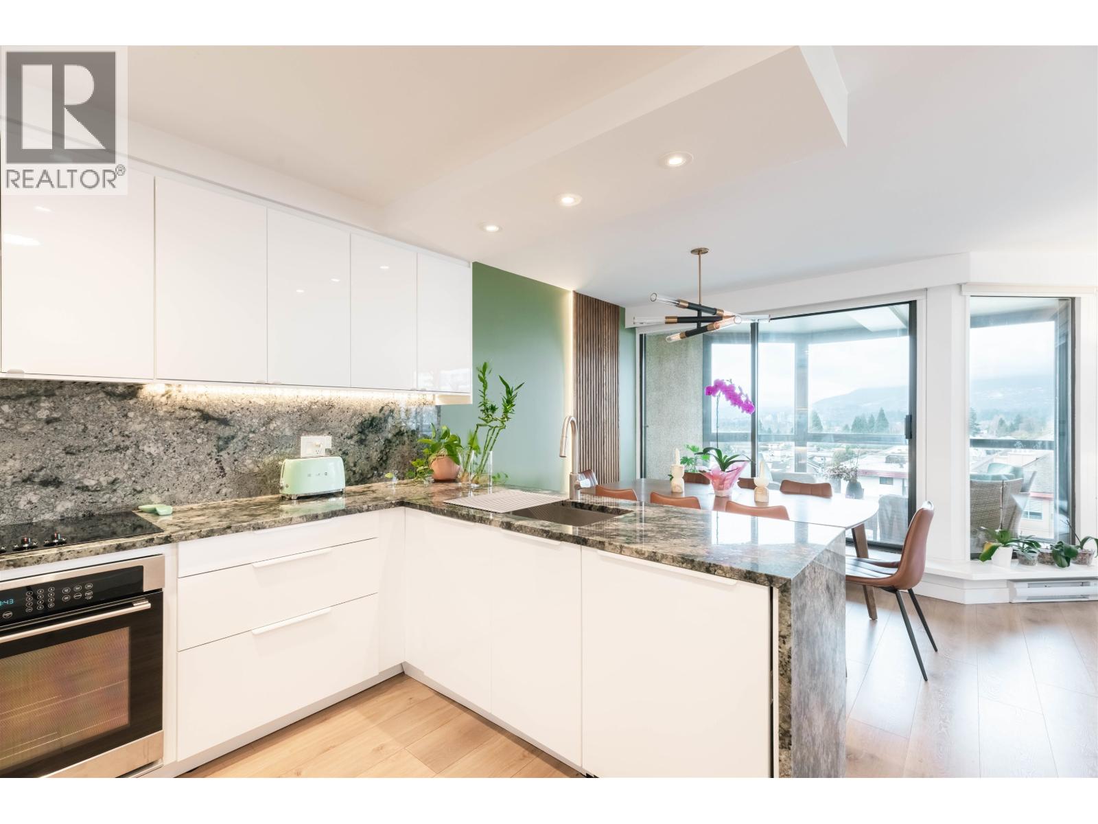 Photo 7 of 705 444 Lonsdale Avenue, North Vancouver BC