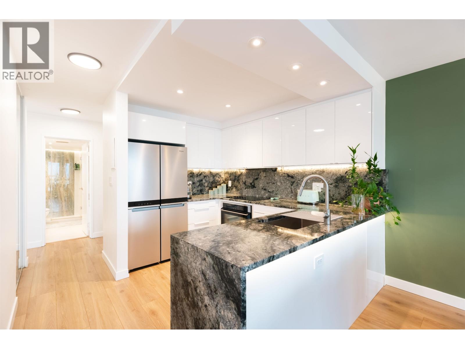 Photo 2 of 705 444 Lonsdale Avenue, North Vancouver BC