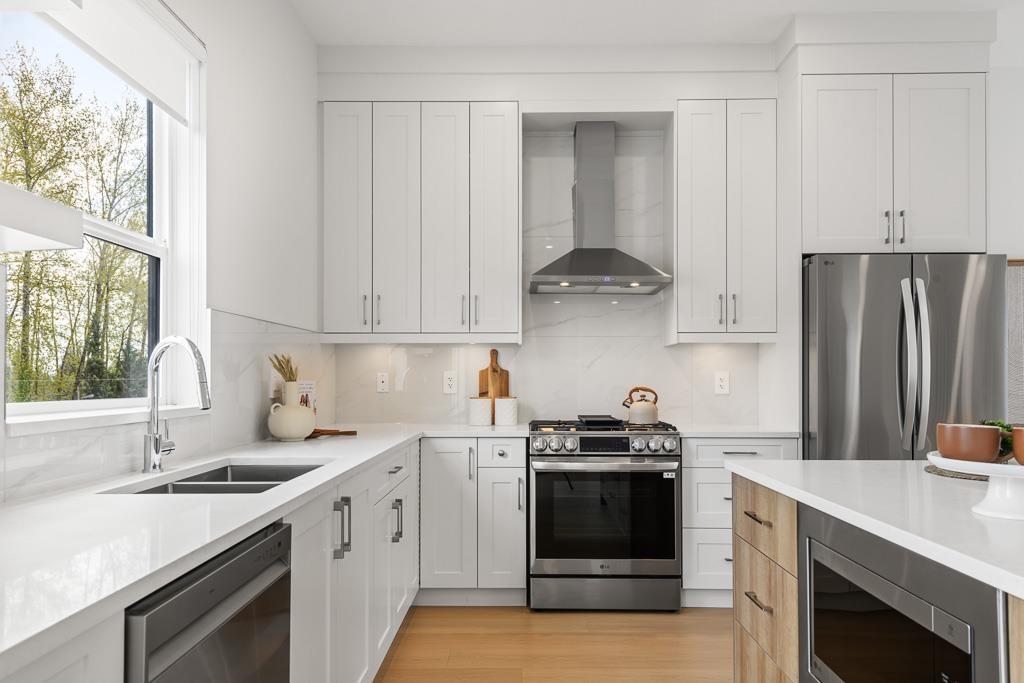 Photo 1 of 30 20645 68 Avenue, Langley BC