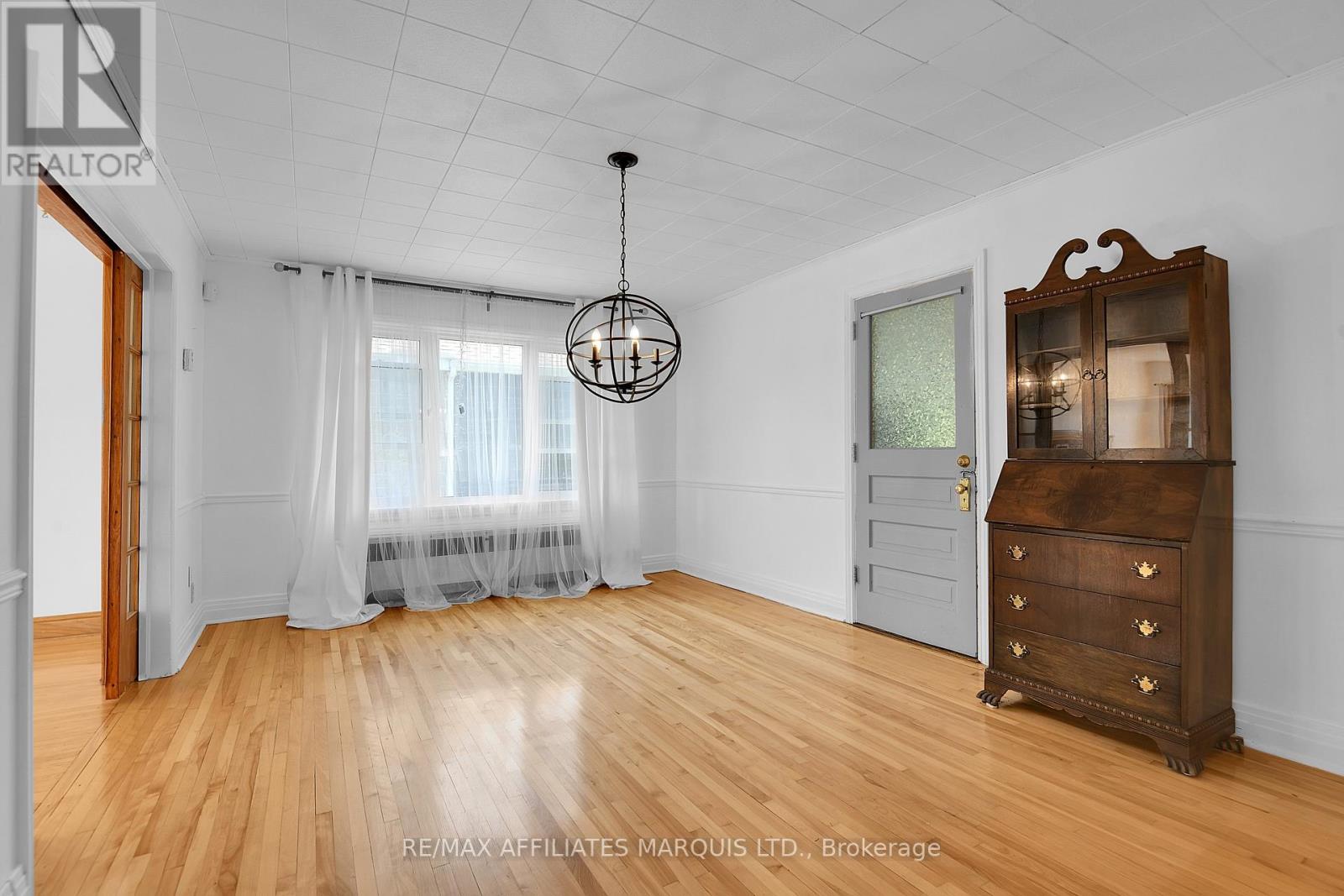 Photo 6 of 547 Fifth Street E, Cornwall ON