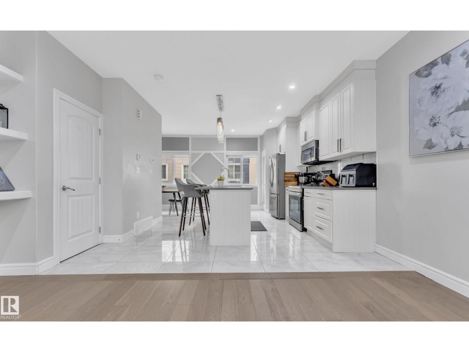 Photo 5 of 21 2803 14 Av Nw, Edmonton AB