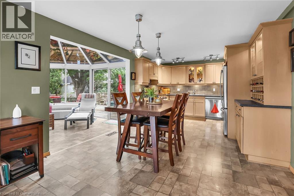 Photo 10 of 10 Maple Avenue, Grimsby ON