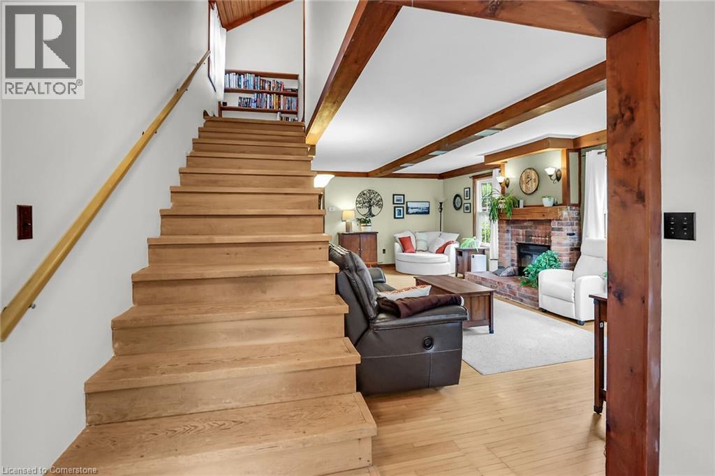 Photo 14 of 10 Maple Avenue, Grimsby ON