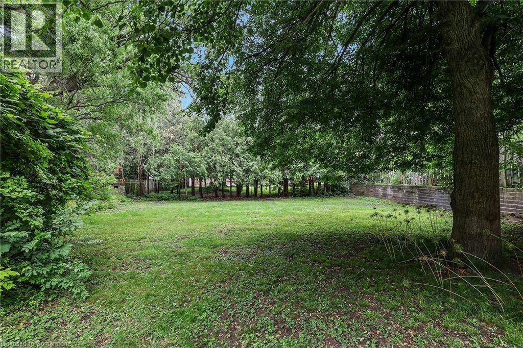 Photo 29 of 10 Maple Avenue, Grimsby ON