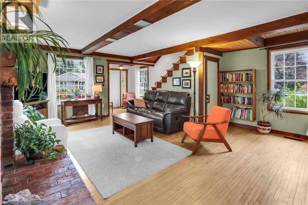 Photo 5 of 10 Maple Avenue, Grimsby ON