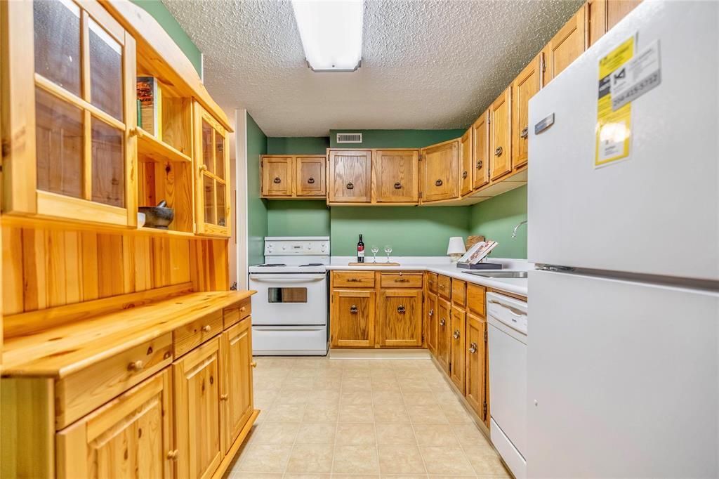 Photo 2 of 308 225 Princeton Boulevard, Winnipeg MB