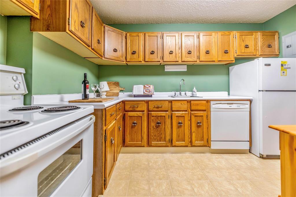 Photo 8 of 308 225 Princeton Boulevard, Winnipeg MB