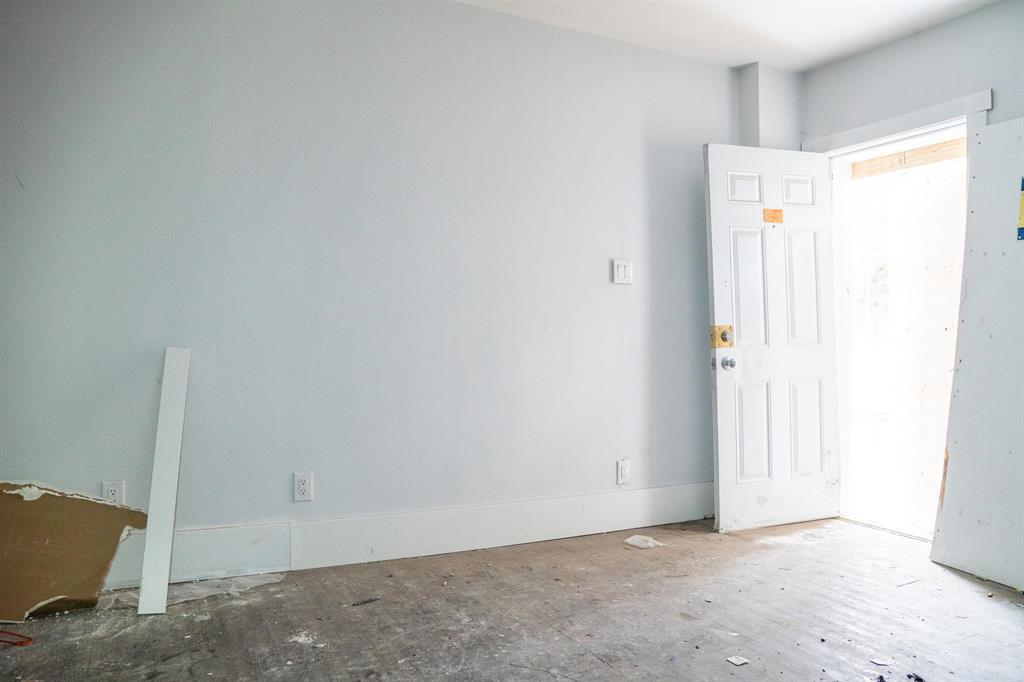Photo 2 of 493 Flora Avenue, Winnipeg MB
