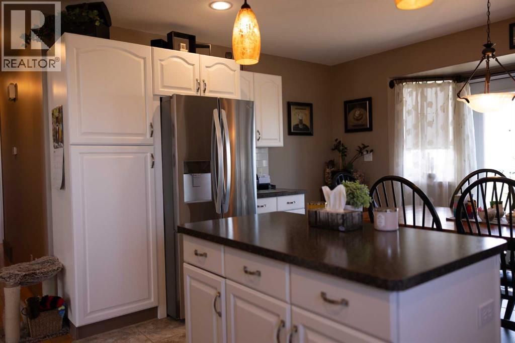 Photo 17 of 622 Thistle Crescent, Pincher Creek AB