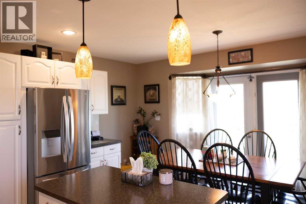 Photo 13 of 622 Thistle Crescent, Pincher Creek AB