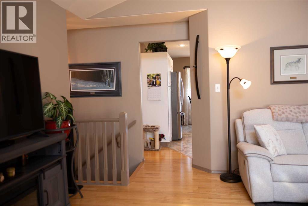 Photo 40 of 622 Thistle Crescent, Pincher Creek AB