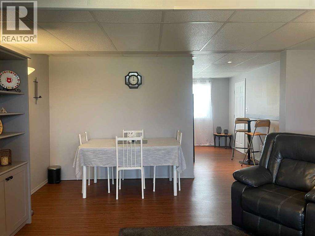 Photo 4 of 622 Thistle Crescent, Pincher Creek AB