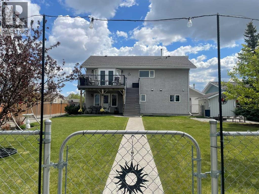Photo 5 of 622 Thistle Crescent, Pincher Creek AB