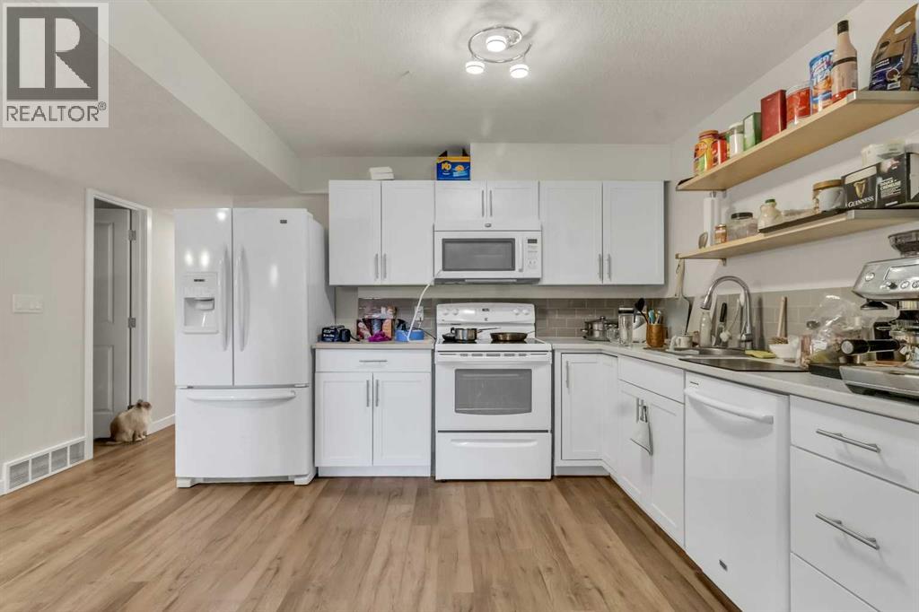 Single Family House Bi-level for Sale in  Berkley Drive NW Beddington Heights Calgary 
