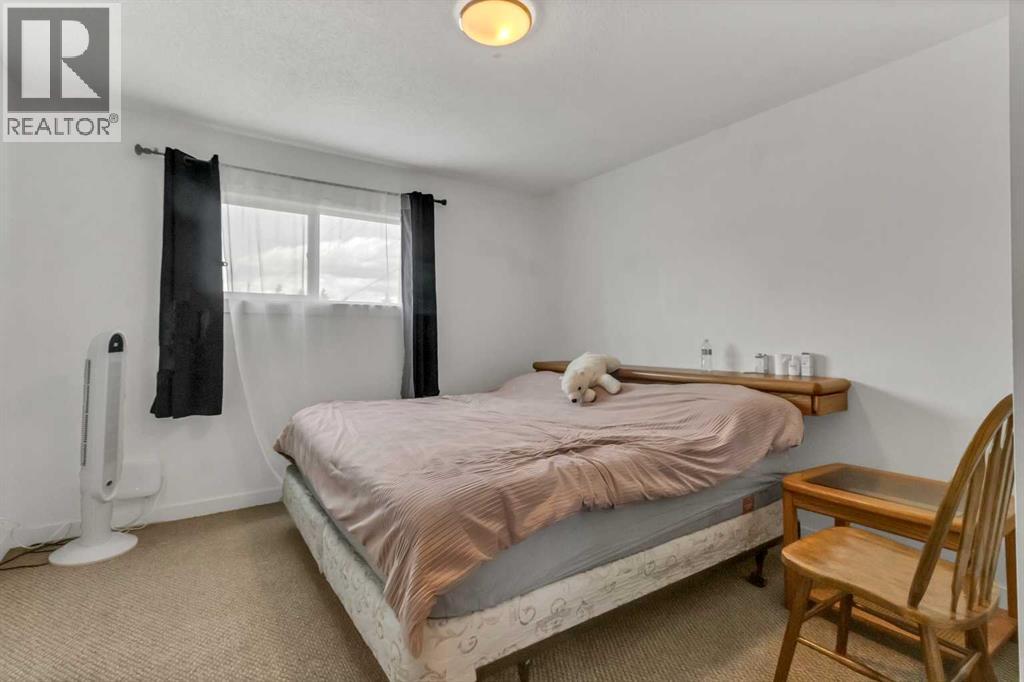 Single Family House Bi-level for Sale in  Berkley Drive NW Beddington Heights Calgary 