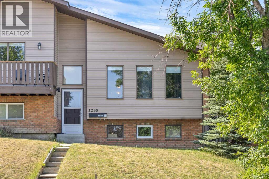 Single Family House Bi-level for Sale in  Berkley Drive NW Beddington Heights Calgary 
