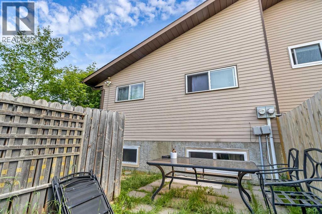 Single Family House Bi-level for Sale in  Berkley Drive NW Beddington Heights Calgary 