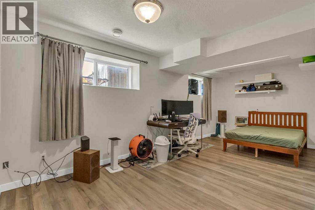 Single Family House Bi-level for Sale in  Berkley Drive NW Beddington Heights Calgary 