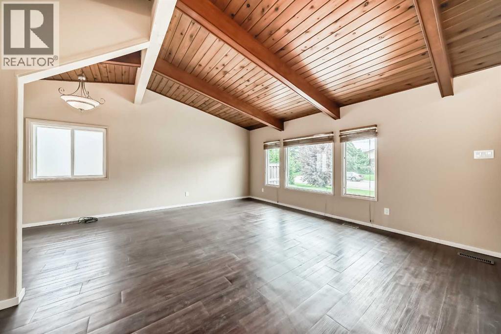 Photo 10 of 211 Allan Crescent Se, Calgary AB