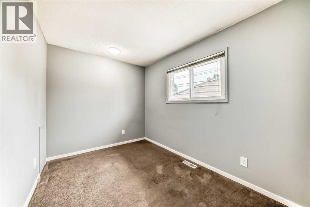 Photo 13 of 211 Allan Crescent Se, Calgary AB