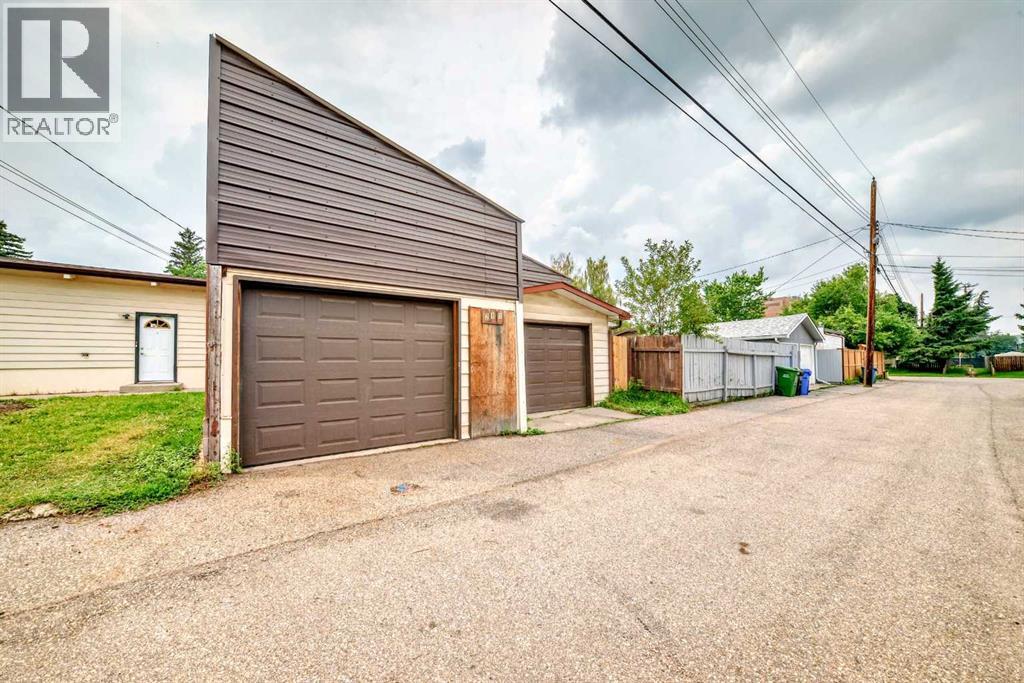 Photo 18 of 211 Allan Crescent Se, Calgary AB