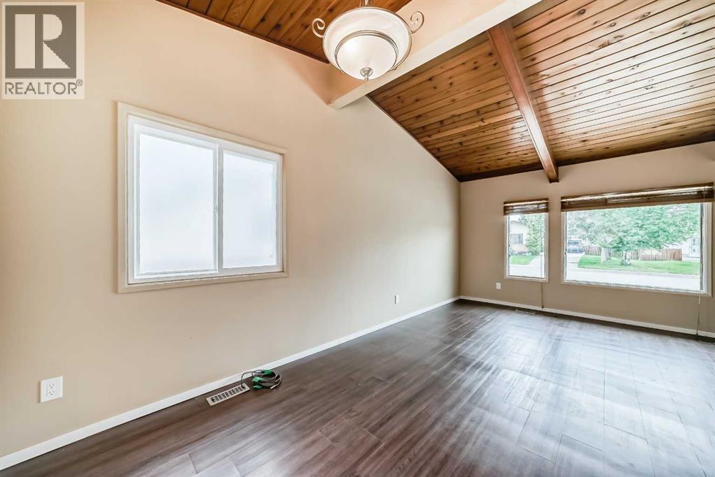 Photo 8 of 211 Allan Crescent Se, Calgary AB