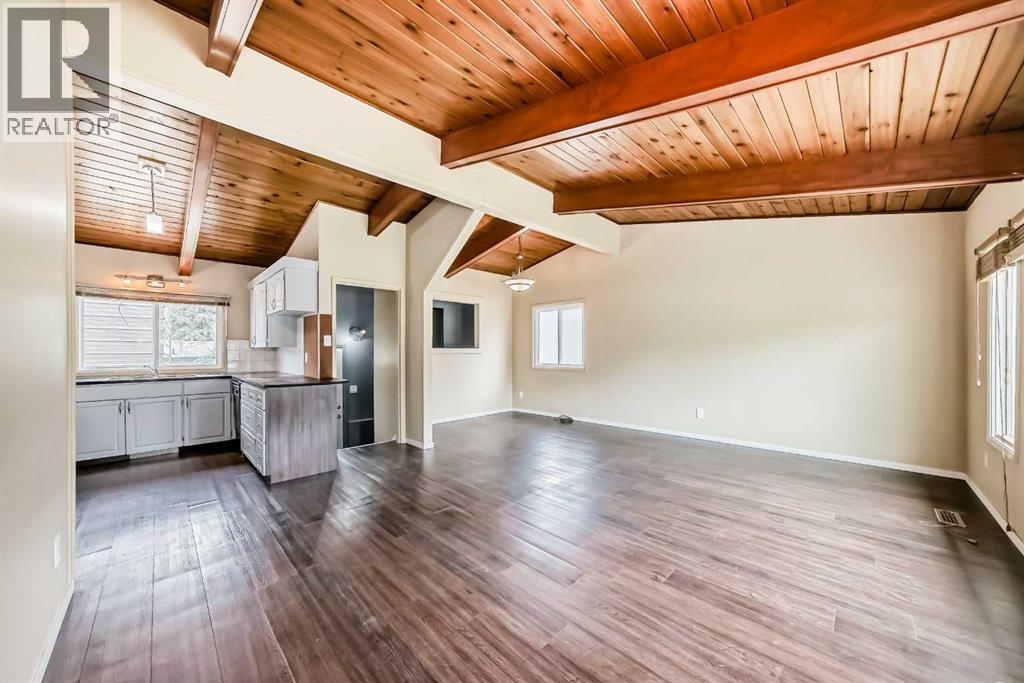 Photo 11 of 211 Allan Crescent Se, Calgary AB