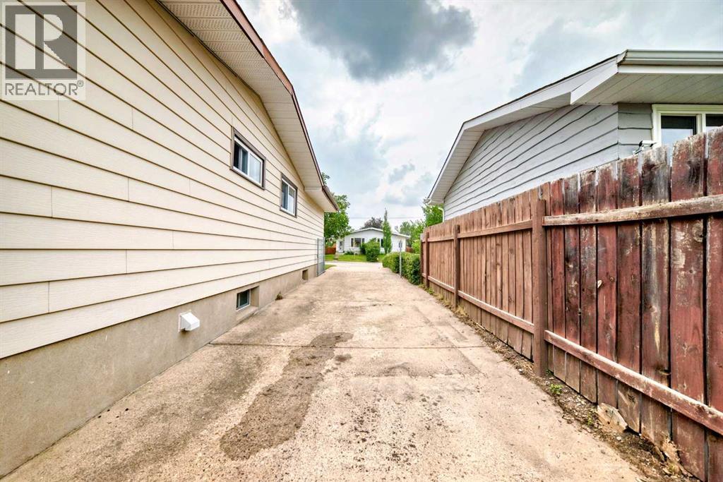 Photo 16 of 211 Allan Crescent Se, Calgary AB