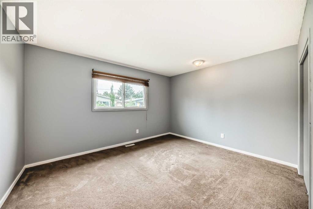 Photo 12 of 211 Allan Crescent Se, Calgary AB