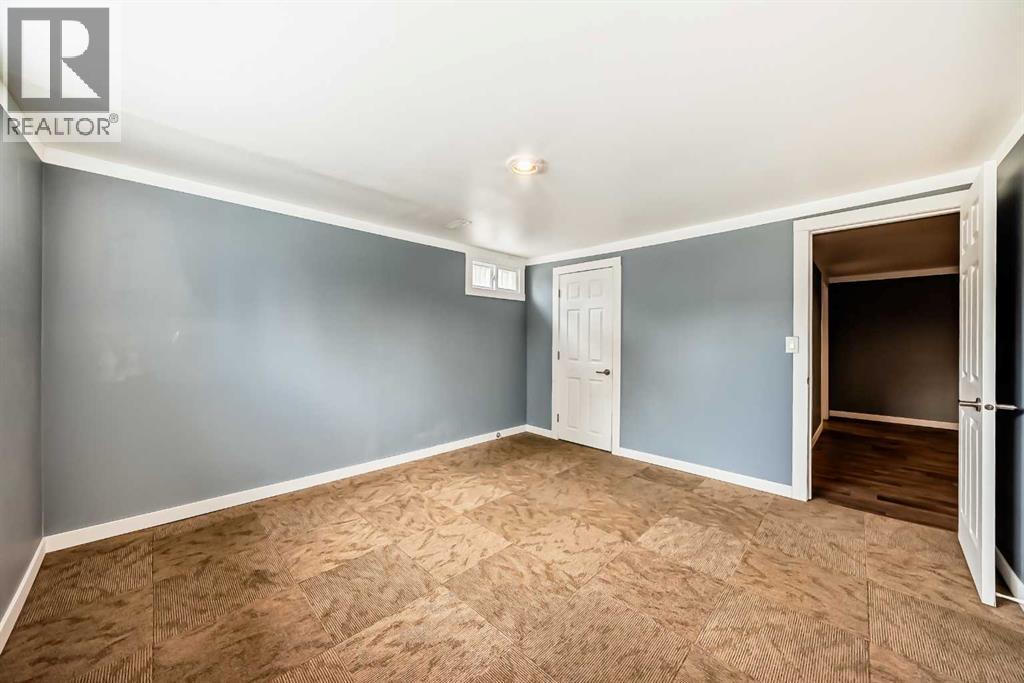 Photo 15 of 211 Allan Crescent Se, Calgary AB