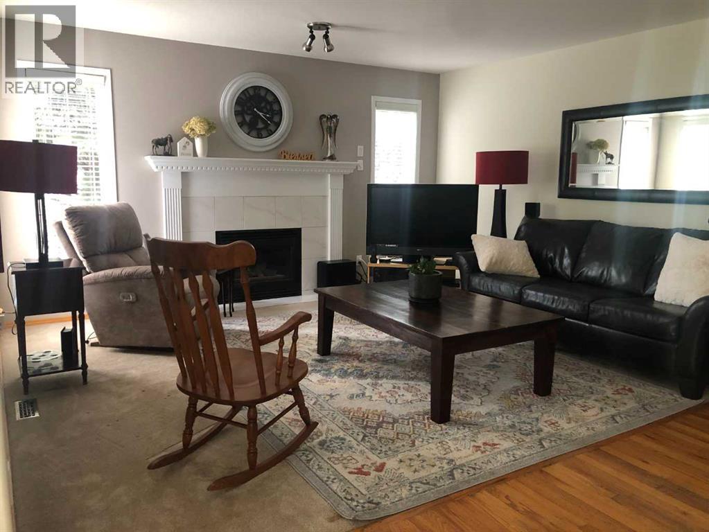 Photo 15 of 2 Pritchard Close, Sylvan Lake AB