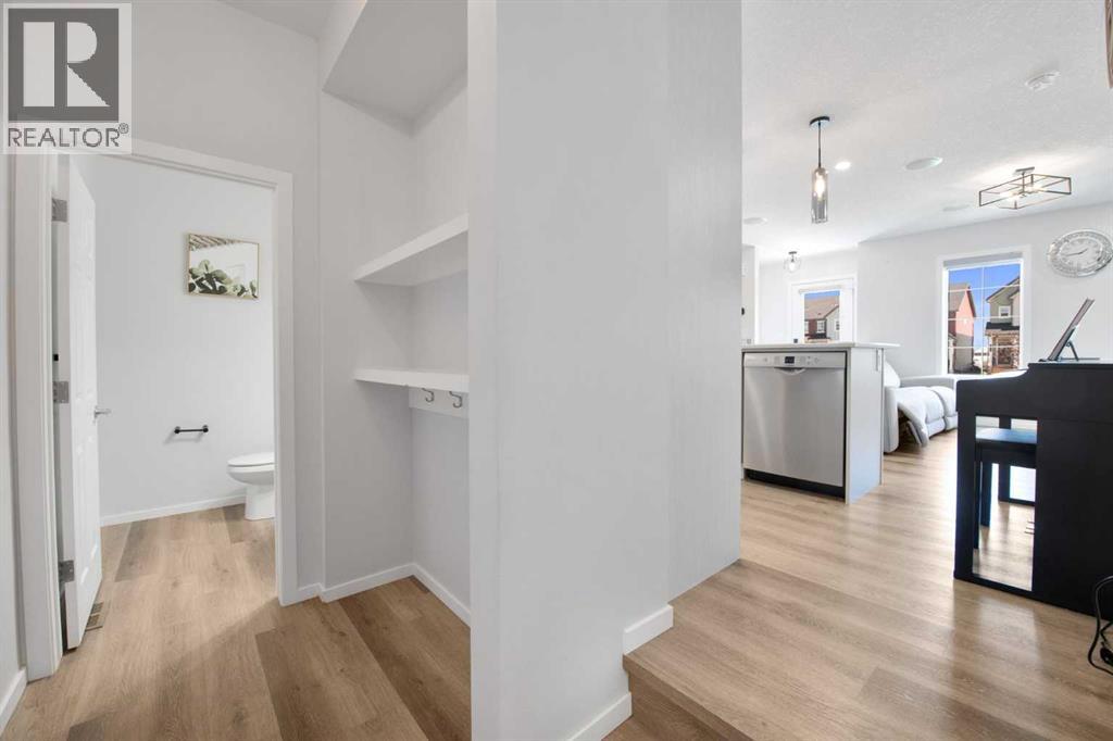Single Family House for Sale in  Sheriff King Street SW Yorkville Calgary 