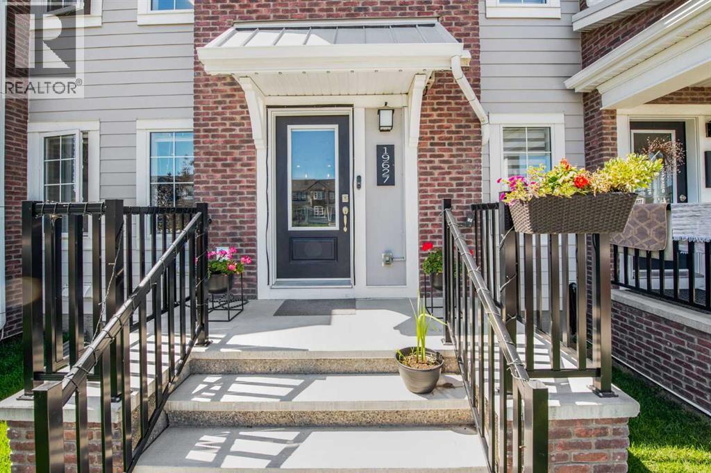 Single Family House for Sale in  Sheriff King Street SW Yorkville Calgary 
