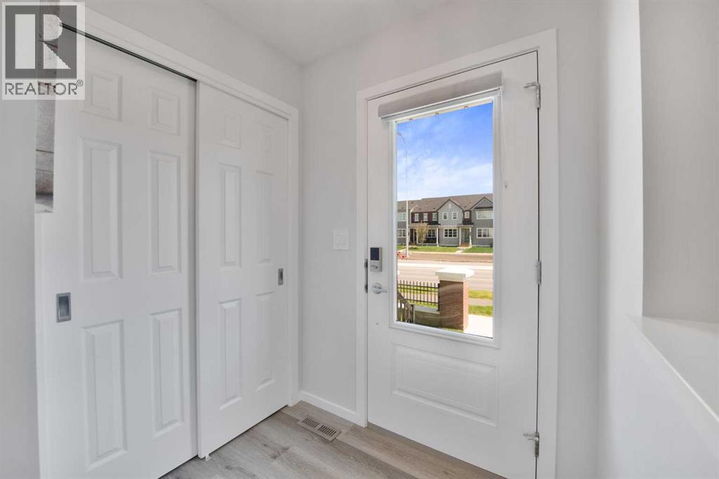 Single Family House for Sale in  Sheriff King Street SW Yorkville Calgary 